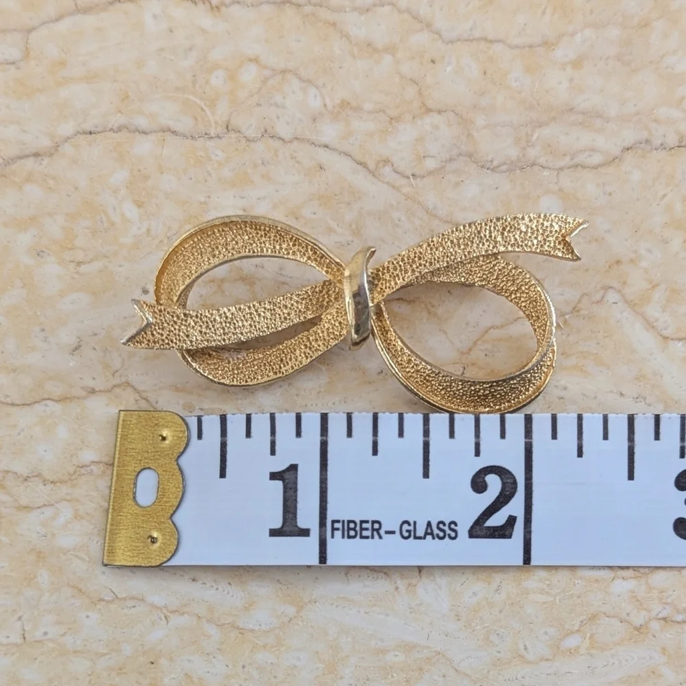 Vintage Gold Tone Statement Bow Ribbon Feminine Grandmacore Pin Brooch